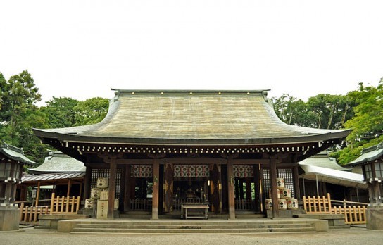 Front_shrine_of_the_Hikawa_shrine